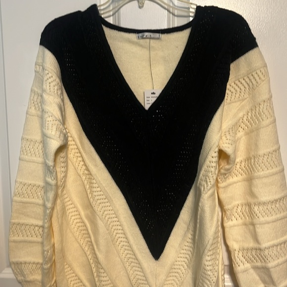 NWT Kaily K ~Ivory/black open knit V-neck sweater ~ sz Large - Picture 2 of 7